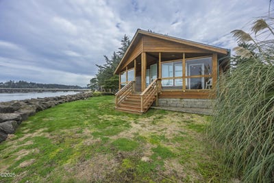 /international/us/150-sw-maple-street-waldport-or-110104220507/