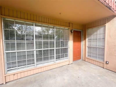 /international/us/800-n-clay-street-ennis-tx-110107897550/