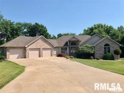 /international/us/325-hillcrest-drive-macomb-il-110099386629/