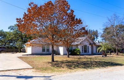 /international/us/157-park-rd-bandera-tx-110106225919/