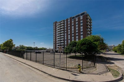 /international/us/715-s-upper-broadway-corpus-christi-tx-110107795730/