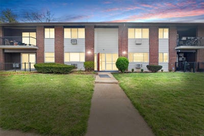 /international/us/7411-sieloff-drive-hazelwood-mo-110098238470/
