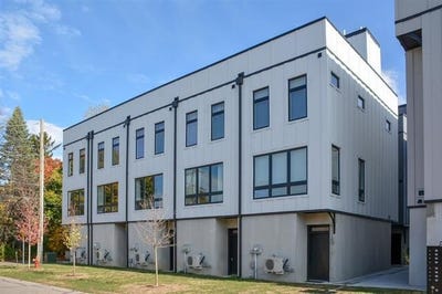 /international/us/208-gillis-street-traverse-city-mi-110103390072/