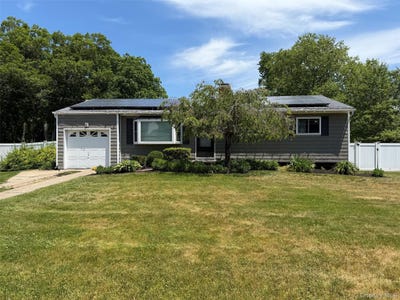 /international/us/935-montauk-avenue-islip-terrace-ny-110108706298/