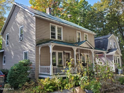 /international/us/90-middle-avenue-saratoga-springs-ny-110120583226/