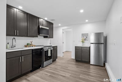 /international/us/149-garfield-avenue-new-london-ct-110107995965/