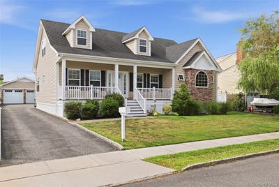 /international/us/34-meadow-lane-amityville-ny-110119400823/