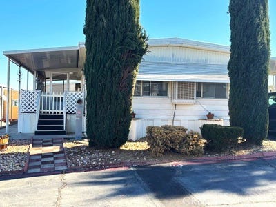 /international/us/7425-church-street-yucca-valley-ca-110108343325/
