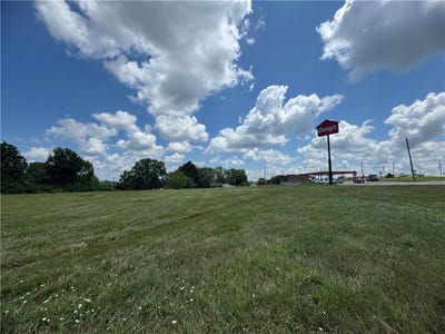 /international/us/tract-1-school-road-peculiar-mo-110100842534/