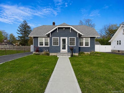 /international/us/155-jayne-avenue-patchogue-ny-110107936658/