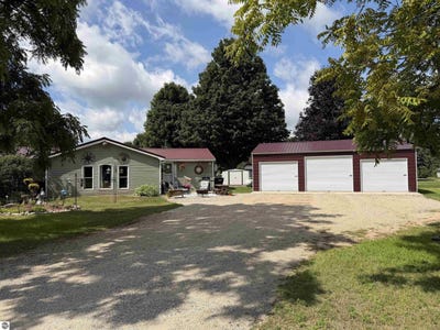 /international/us/7542-3rd-street-thompsonville-mi-110119539969/