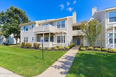 /international/us/65-briarwood-court-howell-nj-110108346414/