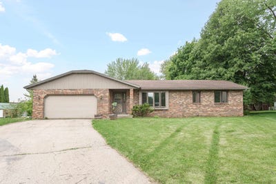 /international/us/704-meadow-court-deforest-wi-110108298003/
