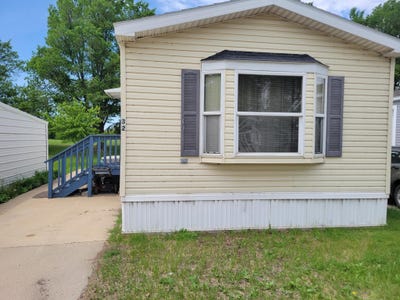 /international/us/1502-memphis-avenue-spirit-lake-ia-110108296512/