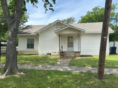/international/us/107-s-sears-street-whitewright-tx-110107805109/