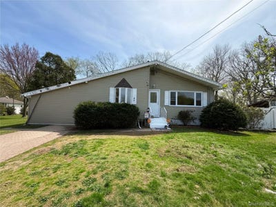 /international/us/40-chapel-hill-drive-brentwood-ny-110107377189/