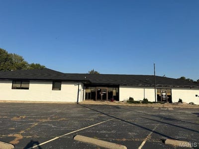 /international/us/203-s-6th-street-wood-river-il-110096717165/