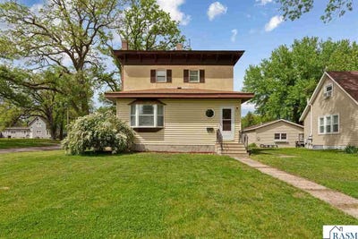 /international/us/228-w-4th-street-blue-earth-mn-110108122906/