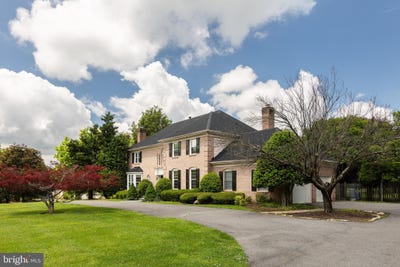 /international/us/8809-saunders-lane-bethesda-md-110106072088/
