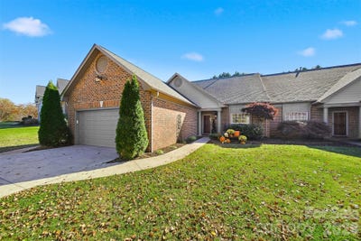/international/us/4410-1st-street-drive-nw-hickory-nc-110103508057/