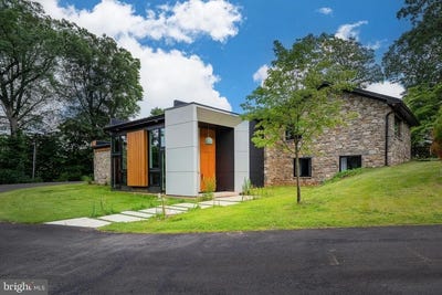 /international/us/1096-mansion-lane-garnet-valley-pa-110108347617/