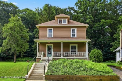 /international/us/63-oak-street-delaware-water-gap-pa-110109511898/