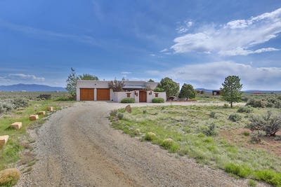 /international/us/24-gina-lane-el-prado-nm-110099912435/