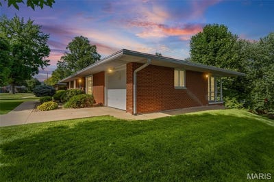 /international/us/4-chapel-court-collinsville-il-110109057672/
