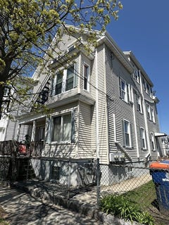 /international/us/119-division-st-new-bedford-ma-110098991688/