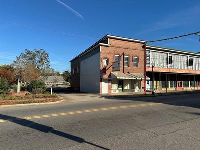 /international/us/120-north-main-street-brundidge-al-110096930831/