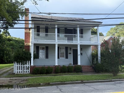 /international/us/219-e-church-street-edenton-nc-110101214131/