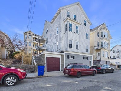 /international/us/226-haffards-st-fall-river-ma-110107033289/
