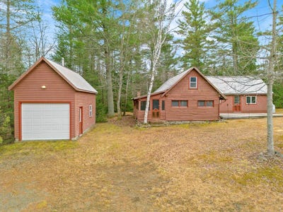 /international/us/74-lovejoy-road-salem-twp-me-110107985362/