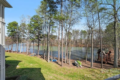 /international/us/921-northeast-drive-davidson-nc-110106367163/