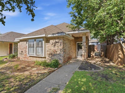 /international/us/2044-whippoorwill-lane-carrollton-tx-110108415096/