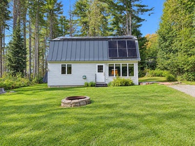 /international/us/8-field-way-rangeley-me-110110147132/