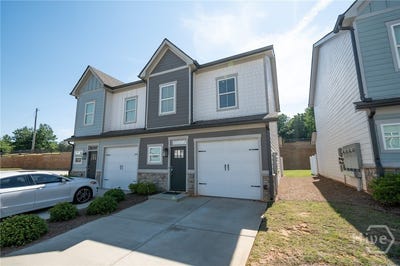 /international/us/123-magnolia-place-homer-ga-110108632176/