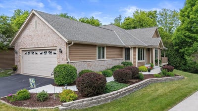 /international/us/w243n2205-deer-park-ct-pewaukee-wi-110108537405/