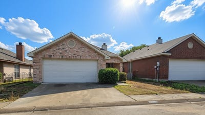 /international/us/1031-gaynor-avenue-duncanville-tx-110120488707/