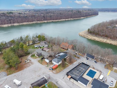 /international/us/105-villagers-resort-drive-somerset-ky-110104635131/