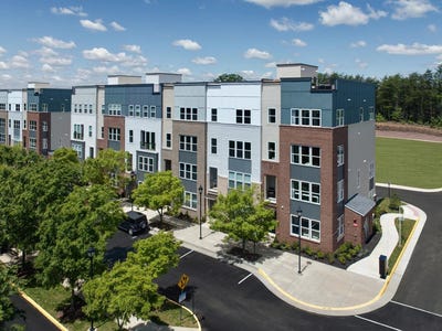 /international/us/2550-neabsco-common-place-woodbridge-va-110099014494/