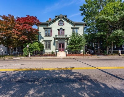 /international/us/546-county-st-new-bedford-ma-110101264130/