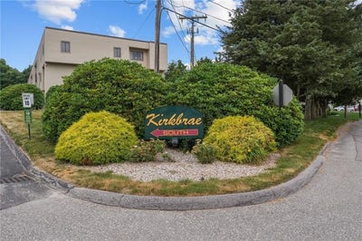 /international/us/196-old-river-road-lincoln-ri-110100749573/