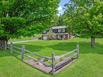 /international/us/46-corliss-lane-colebrook-nh-110108491471/