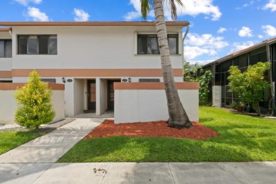 /international/us/4221-sw-71st-terrace-davie-fl-110108948024/