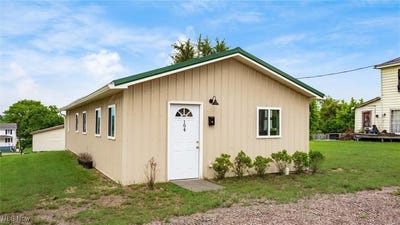 /international/us/194-walnut-street-roseville-oh-110104572179/