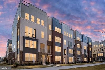 /international/us/2514-neabsco-common-place-woodbridge-va-110108349713/