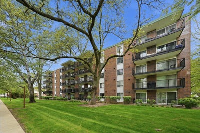 /international/us/5s040-pebblewood-lane-naperville-il-110107854152/