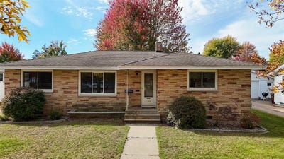 /international/us/1900-gilkay-street-stevens-point-wi-110120457548/