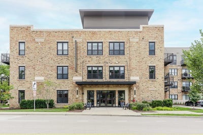/international/us/101-w-liberty-street-barrington-il-110107170127/